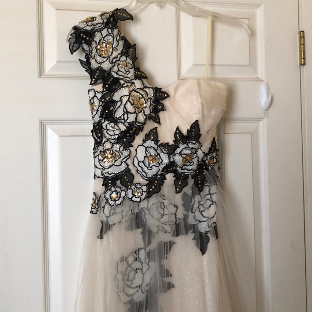 Prom dress - Picture 2 of 6